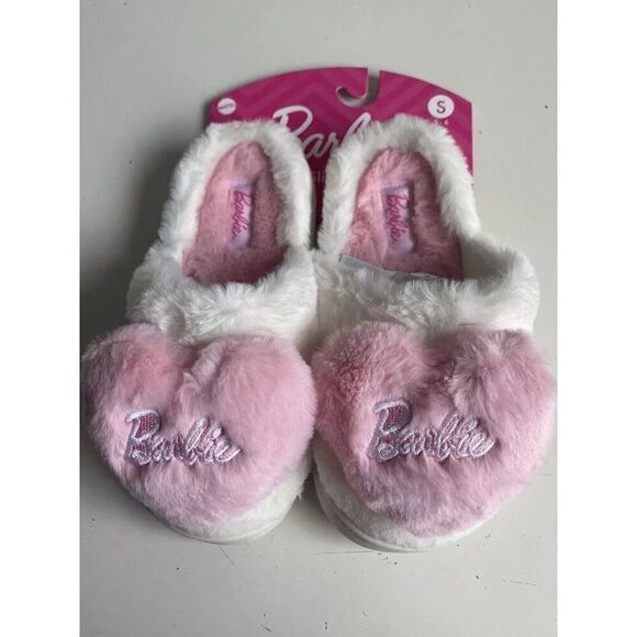 Barbie HEARTS Fluffy Slippers Pink Soft Indoor/Outdoor Women’s Sz S 5-6 NEW - Picture 2 of 13